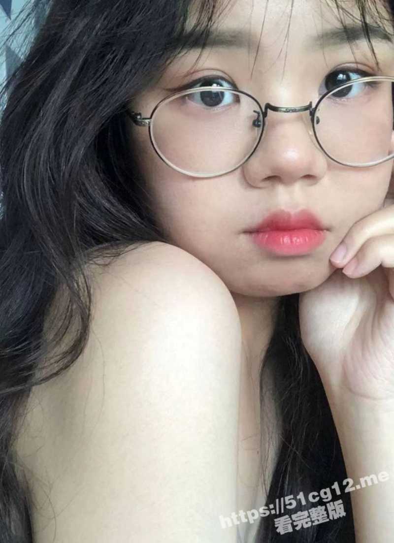 约炮达人爆操微胖脸戴着眼镜的小母狗 舒服到抽搐 这种身材操起来巨爽！ - 51吃瓜网-51吃瓜网