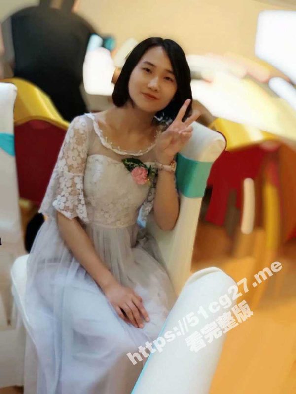 徐州极品反差骚母狗伴娘 黄娟 朋友结婚认识 当天就勾搭去开房做爱 一进房间就跪下扒裤子吃鸡吧 太骚了-51吃瓜网
