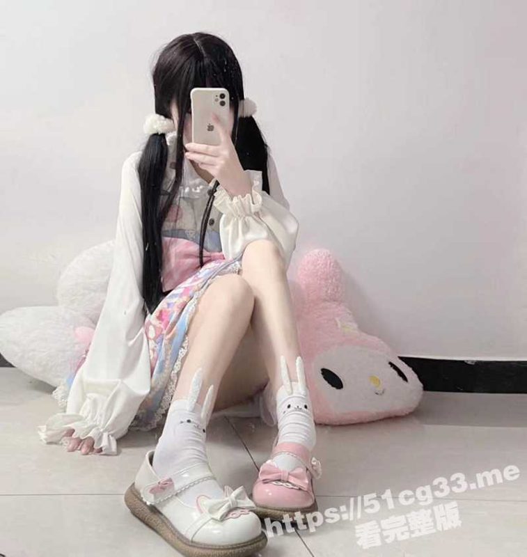 推特活泼可爱的萝莉美少女 小瑶宝宝 被大屌男友无套后入暴躁无毛粉逼最后射在白白的大奶子上-51吃瓜网