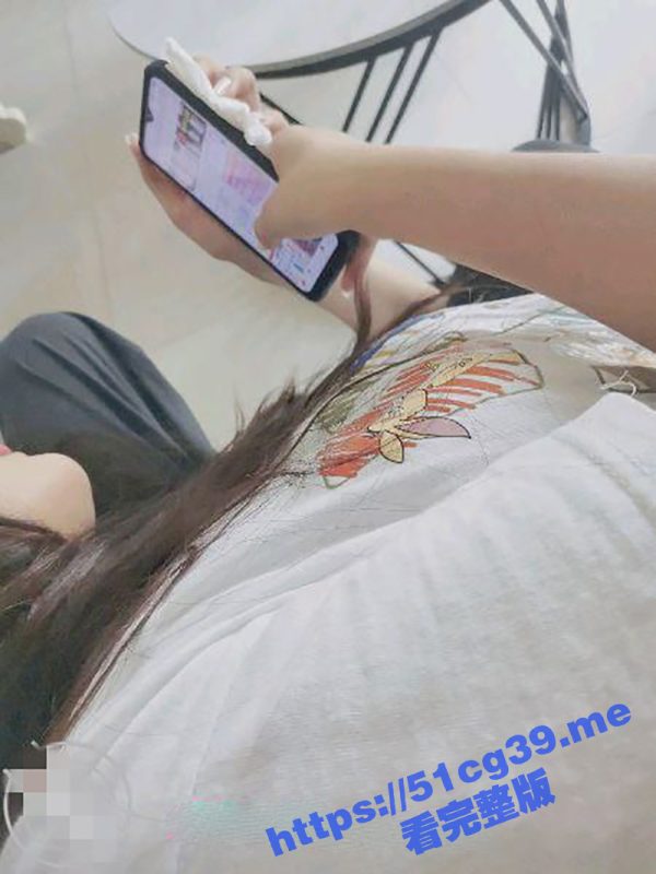 最新封神史诗级乱伦！龙凤胎哥哥强上02年亲妹妹 再次操正在写作业的妹妹 干到一半才发现老妈在家-51吃瓜网