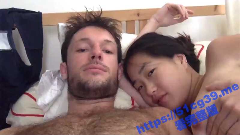 留学生妹子在家被洋大屌男友无套输出 面对镜头还有点害羞 可惜持久力差了点妹子明显没有满足-51吃瓜网