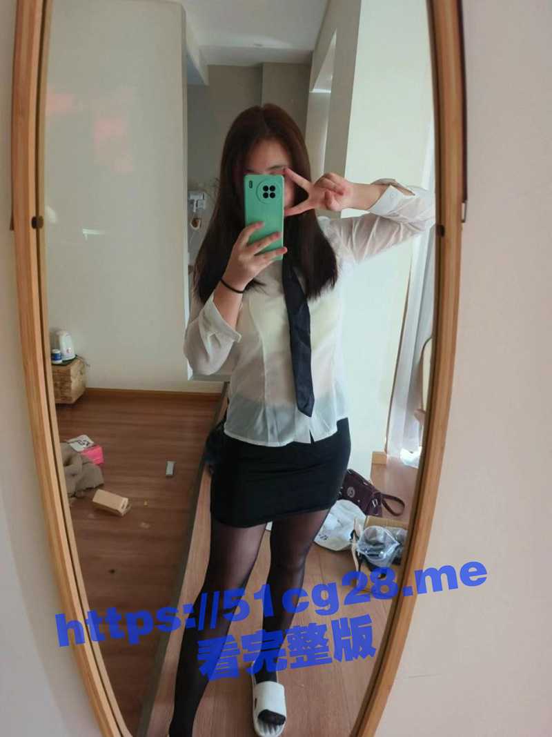 19岁大学生直播被大哥骗走 没想到还是个处女 大哥直接哄上床 给小姐姐开苞 赚大发了！ - 51吃瓜网-51吃瓜网