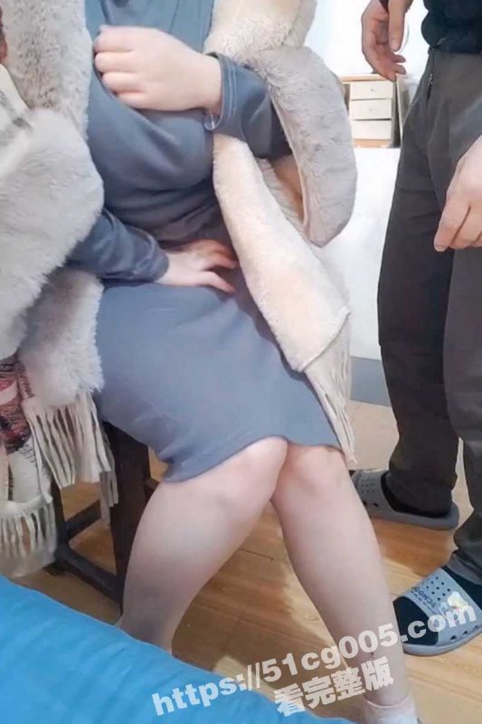禁忌之恋之和巨乳舅妈的偷情日记！强奸穿着性感后妈裙的舅妈！从反抗变成半推半就！-51吃瓜网