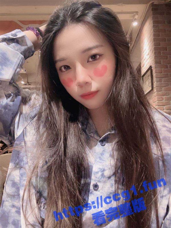 台湾情侣视频泄密 有点婴儿肥的大眼台妹私密视频被渣男曝光 乳晕和小穴还是那么粉嫩呢！-51吃瓜网
