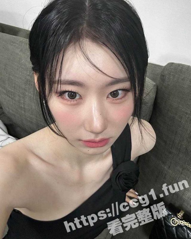 极品身材性感女主播 在直播间跪地大秀身材 看到翘臀狗子也想来玩玩 美女竟一点都不抗拒-51吃瓜网