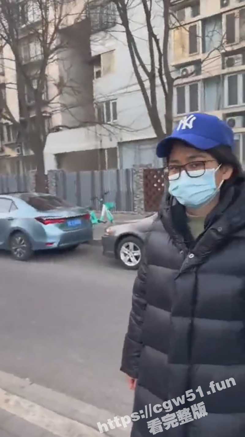 男孩子们出门一定保护好自己 这发情的母人也太恐怖了 看见帅哥就往上扑！ - 51吃瓜网-51吃瓜网