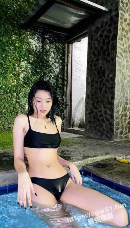 新加坡华人女神黄玲 清纯与骚气自由转换 啪啪自拍记录 直呼 你从后面干我 我更舒服！-51吃瓜网
