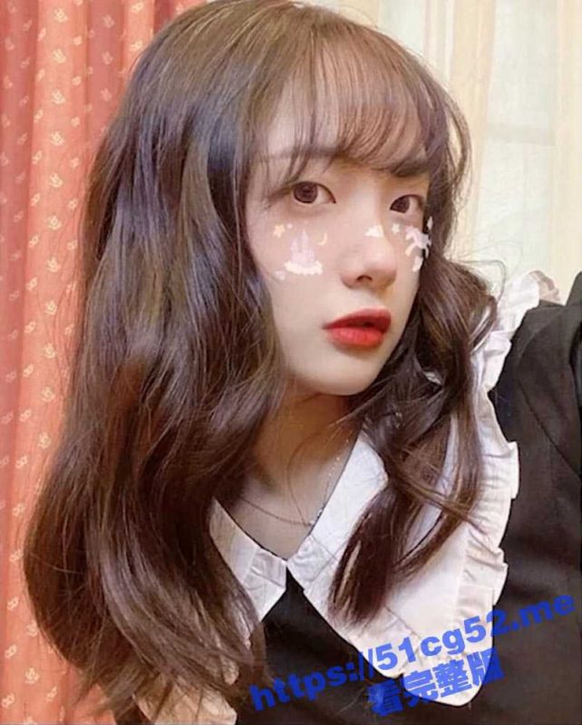 反差清纯大学生 被冒充星探忽悠 在家脱光光展示自己的身体 奶子有点小有点贫乳 小穴还是很嫩的-51吃瓜网
