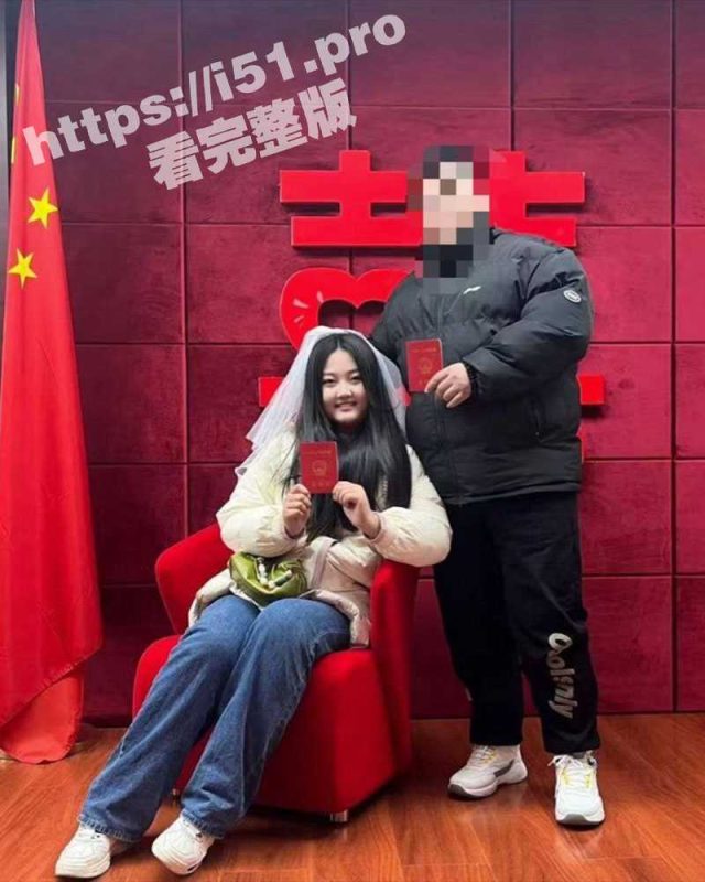 河北邯郸民宿老板娘 李小郡 婚内出轨炮友 还曾跟炮友在自己家中穿着婚纱偷情啪啪 简直不要太刺激-51吃瓜网