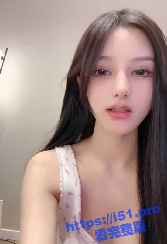 颜值超顶的巨乳尤物女神 美腿穿着吊带白丝 扭腰摆臀！对着镜头掰开白虎嫩穴撸点十足！-51吃瓜网