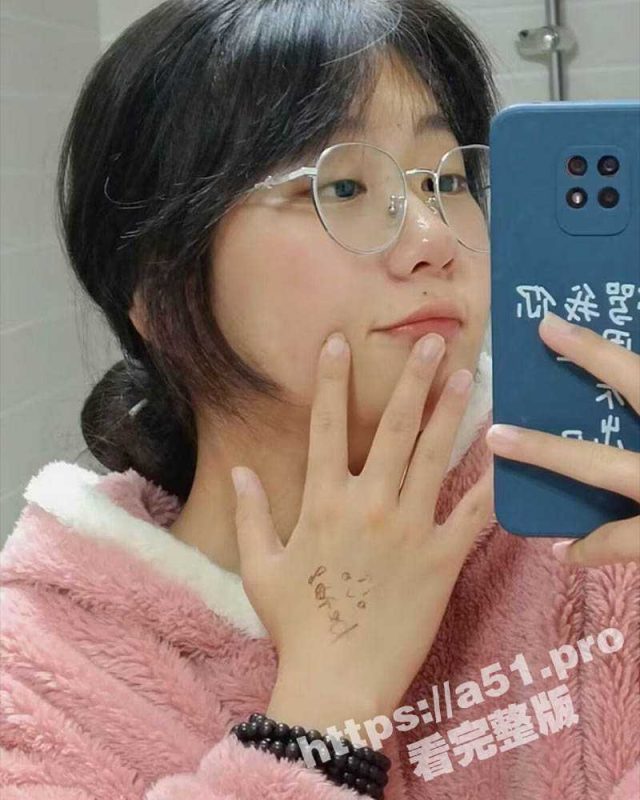 玩CSGO认识的太原理工嫩妹 表面上是好好学生 但在床上非常的闷骚 虽然不是处不过小穴依然紧致-51吃瓜网