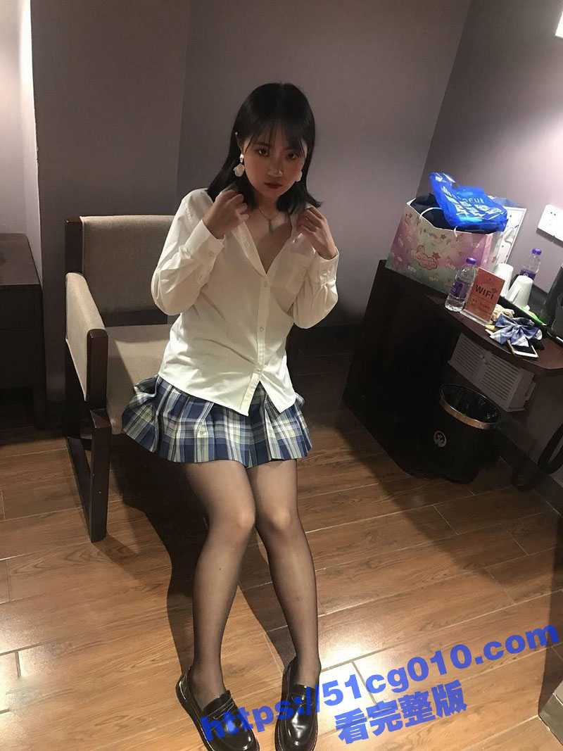 江苏港航极品骚货 蒋钊颖 超喜欢被潜规则 没人操的时候到处约炮 举着身份证被操的样子 实在是太骚了 - 51吃瓜网-51吃瓜网