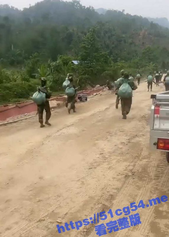 南部战区打击克钦军 一个小时内嘎掉三个加强营 全程零伤亡 打完回营还发了微博才睡觉-51吃瓜网