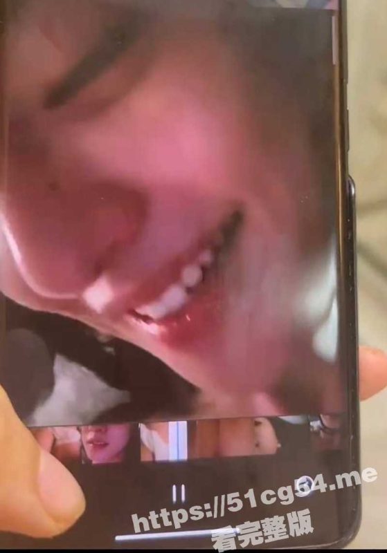 微博热瓜！微博热传 胡连馨 与男朋友裸聊视频的瓜 有人说是 AI 合成的 粉丝们呼吁爱豆报警！-51吃瓜网