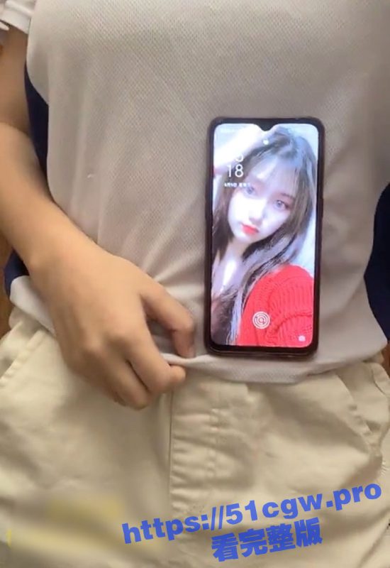 渣男用钱诱惑未经人事的小妹妹扒衣脱裤开黄播 处女小嫩逼大饱眼福！可惜鸡巴不给力插不进去！-51吃瓜网