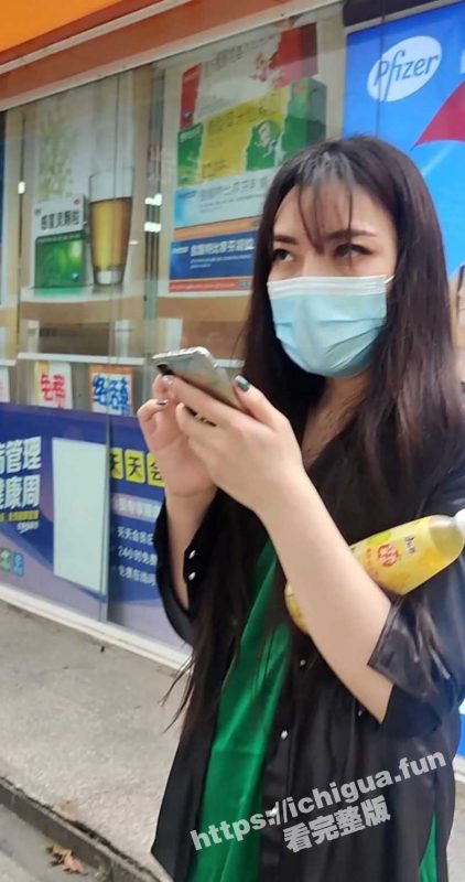 牛B大神路边小店抄底大长腿少妇 骚货竟然没穿内裤 镜头都差点贴到她的B上去了！-51吃瓜网