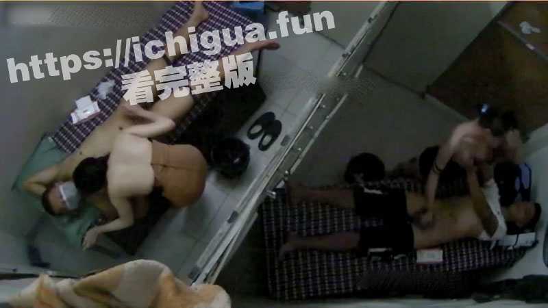 监控破解 城中村两名漂亮的站街女带客人进到小房间吃鸡巴 被撩起裙子摸逼摸奶 口爆真爽啊！-51吃瓜网