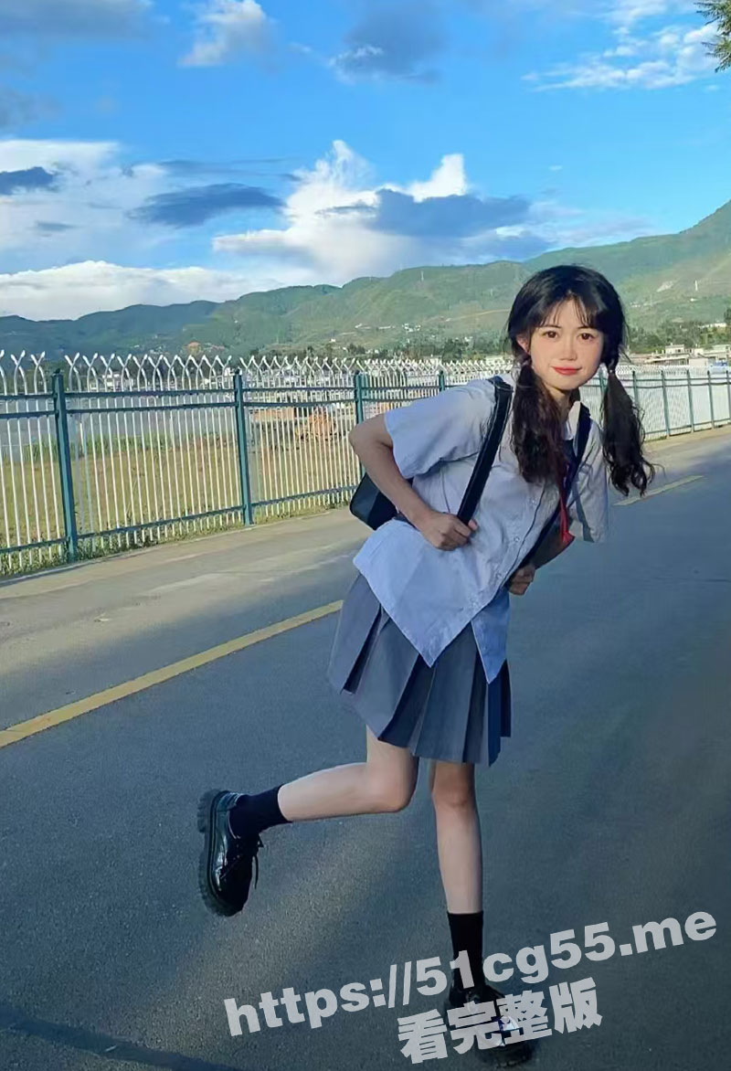 JK短裙白丝嫩妹为了赚钱下海兼职约炮！任由大叔一边操逼一边拍嫩穴 把妹子操的不停喷水！ - 51吃瓜网-51吃瓜网