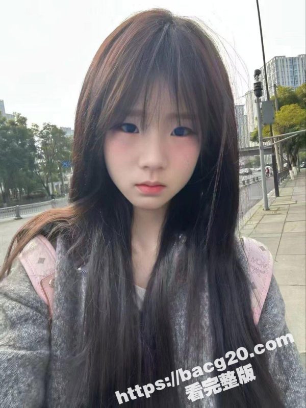 瓜友投稿！漫展认识的洛丽塔美女 身材性感颜值可爱 当天拿下带回家各种姿势爆操 无毛嫩穴超诱人-51吃瓜网