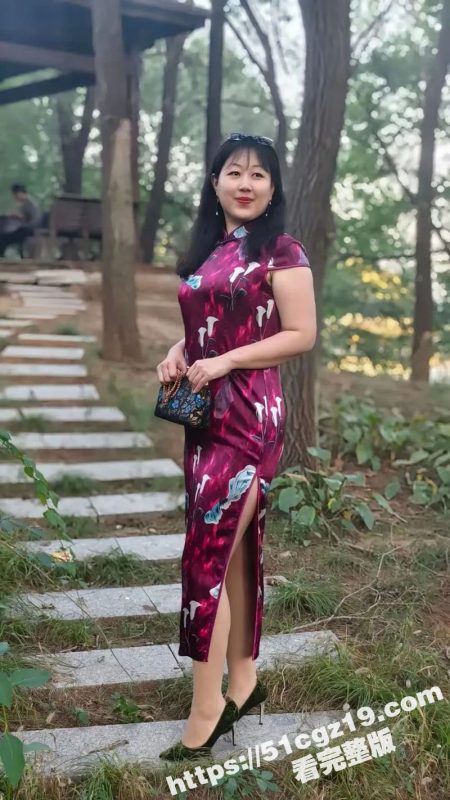 淫妻绿帽博主 钢蹦和毛票 带熟女骚妻约炮单男 大屌前后夹击 内射骚穴淫荡至极-51吃瓜网
