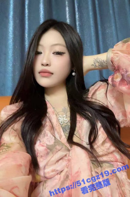 山东寿光假名媛 陈雅鑫 背着男友到处卖逼 维护自己白富美人设 被男友发现将视频曝光-51吃瓜网
