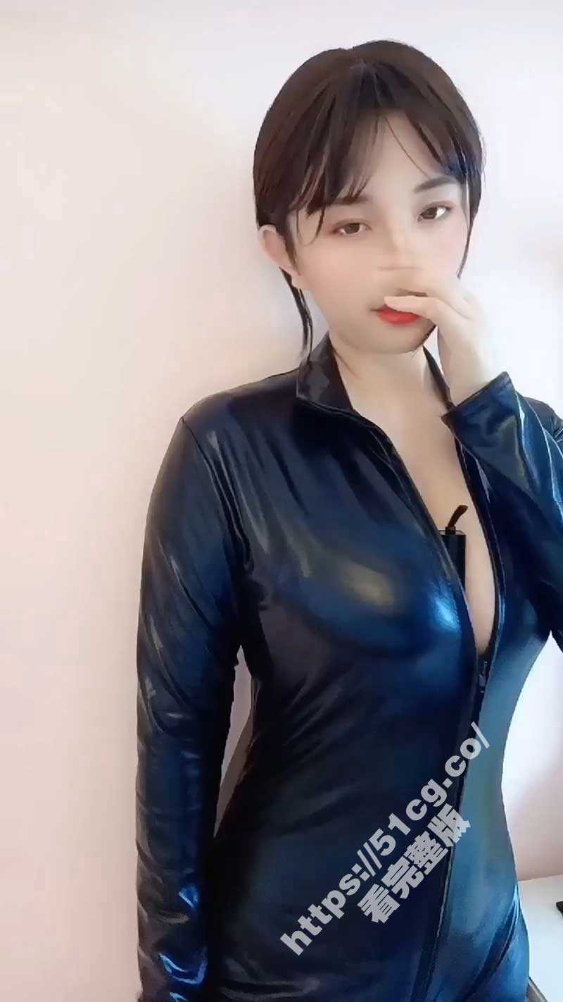 神似周冬雨的快手小网红 晨曦兔子 土豪订制皮衣自慰秀 蹲操爽翻天！ - 51吃瓜网-51吃瓜网