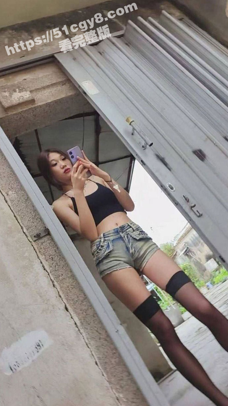 扫街实拍 精神小妹的归宿 这么嫩就要出来工作赚钱！人性在哪里？道德在哪里？良心在哪里？地址在哪里？ - 51吃瓜网-51吃瓜网