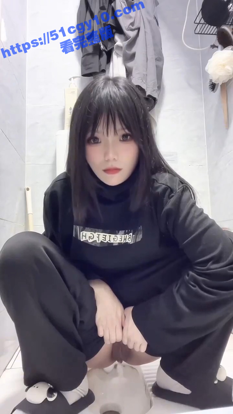 清纯女大学生高价定制私拍 靓丽少女厕所放尿瞬间 双马尾学生套装扣穴吃鸡！ - 51吃瓜网-51吃瓜网