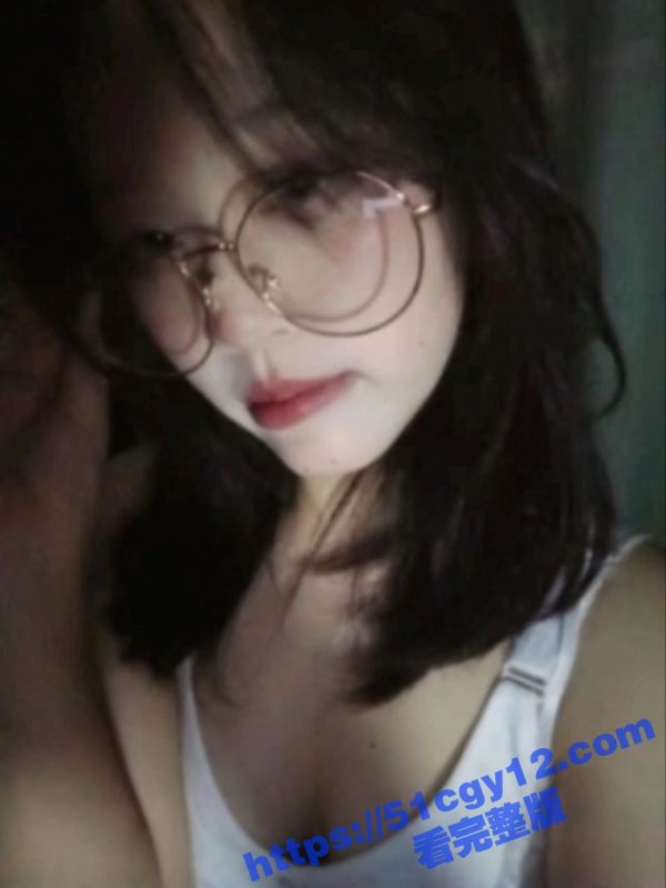 北京大一学生 杨淑瑶 网调视频曝光 年纪不大奶子倒是不小 道具插逼自慰反差十足！-51吃瓜网