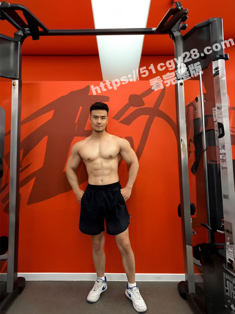 男Gay深夜上门按摩偷拍全记录 男顾客吃按摩师鸡巴被操后拒付钱 报警斗殴抢手机引爆争议！ - 51吃瓜网-51吃瓜网