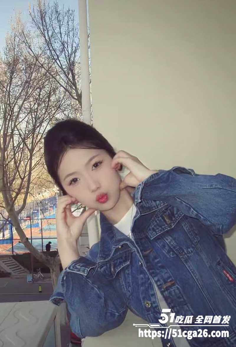 杭州清纯小仙女 张倩文 穿开档黑丝翘臀挨操 脸穴同框超级反差 稚嫩少女被男友调教成极品淫娃！ - 51吃瓜网-51吃瓜网