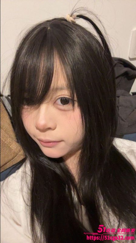 舞蹈生嫩妹自拍流出 白嫩胴体勾勒完美曲线 嫩乳被不停揉捏摆弄 令人心动不已！-51吃瓜网