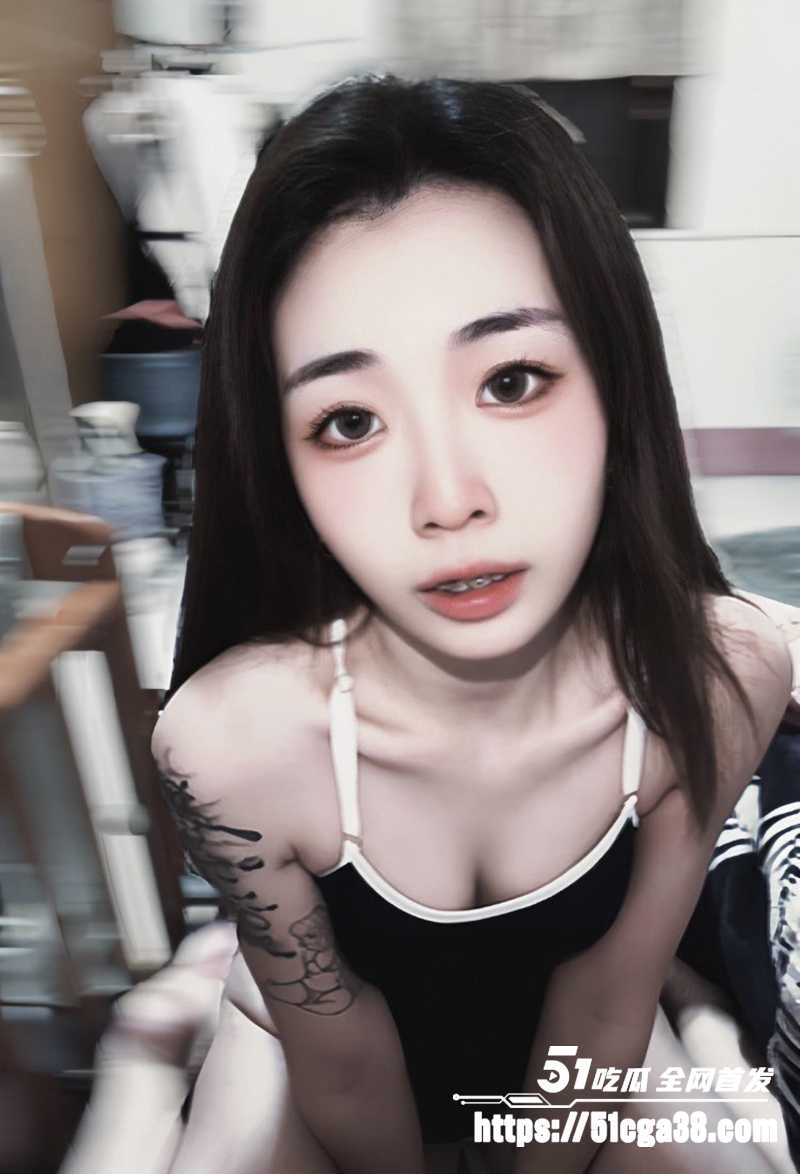 21岁反差大学生 黄欣柔 被约炮大神曝出性爱视频 清纯美女穿性感女仆装跪地舔屌 撅起翘臀被后入爆操！ - 51吃瓜网-51吃瓜网