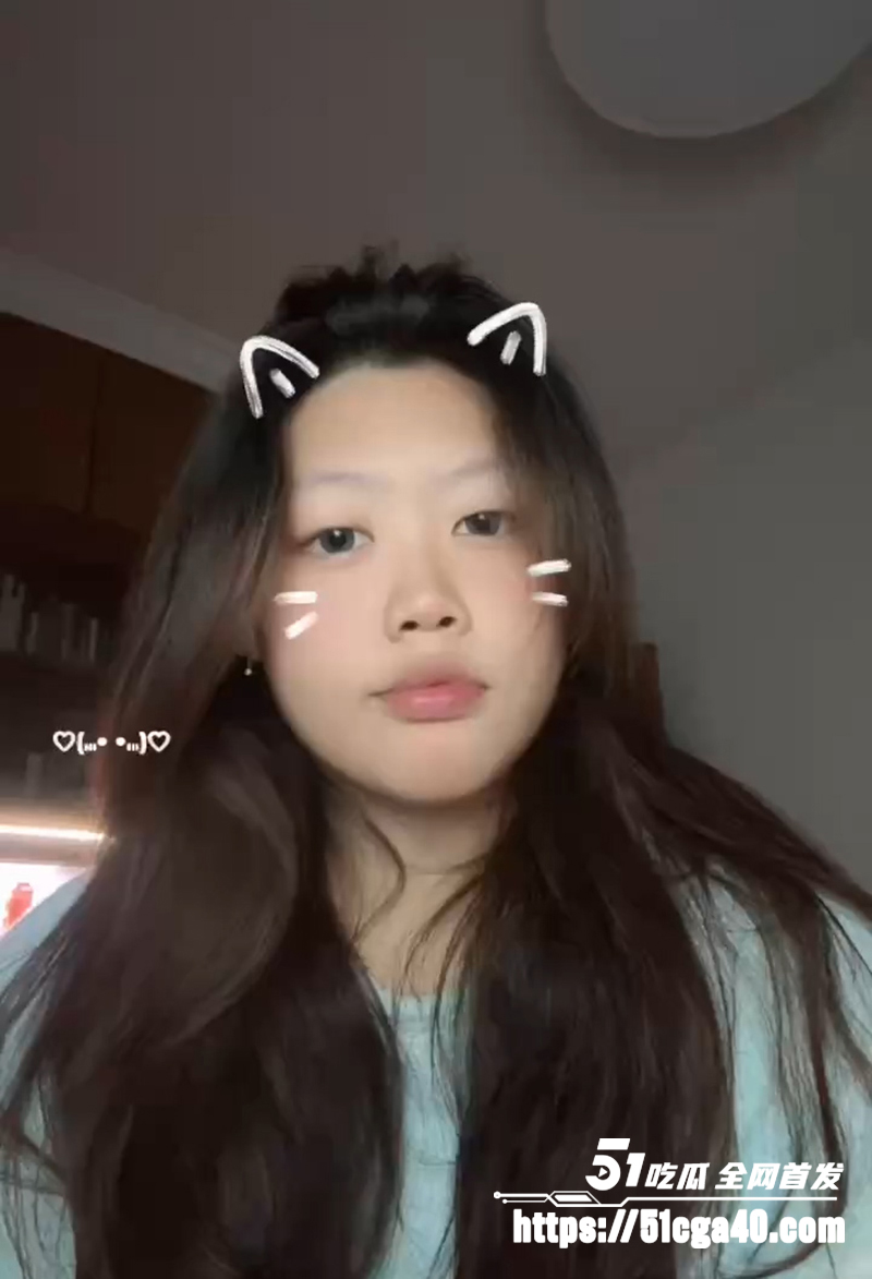 上海反差少女 杨念悦 大尺度露出视频流出 火车上当众玩奶自慰 被7男轮奸玩8P还爆菊 不雅视频全曝光！ - 51吃瓜网-51吃瓜网