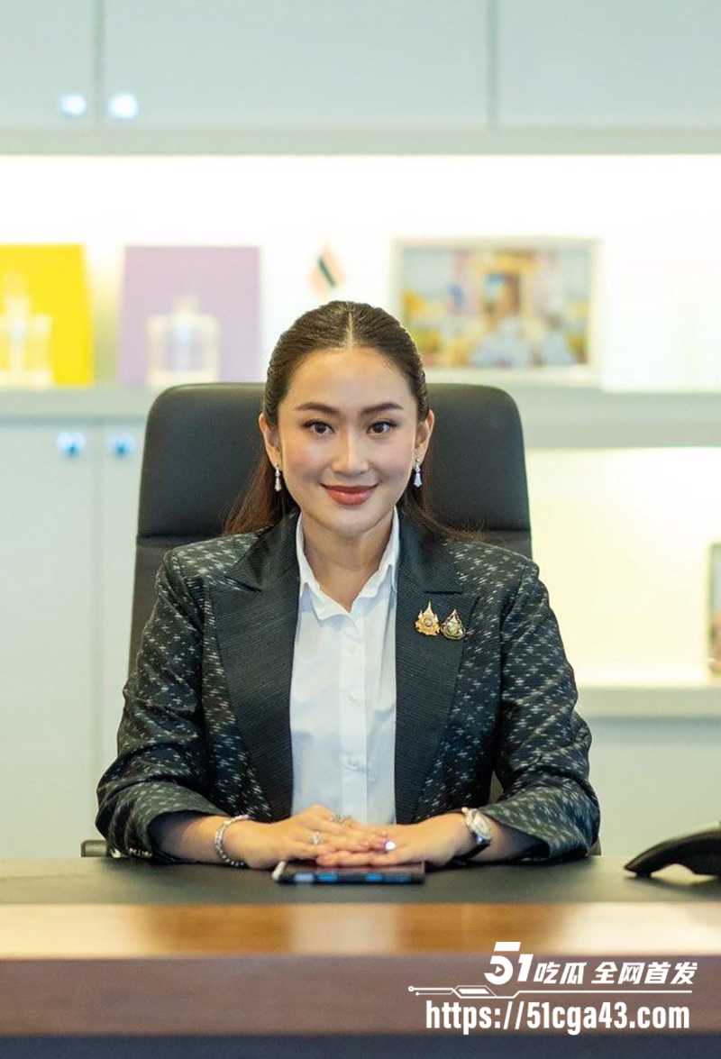 泰国女总理 佩通坦钦那瓦 深陷出轨风波 黑客破解与小鲜肉性爱视频流出 完美露脸尺度劲爆！ - 51吃瓜网-51吃瓜网
