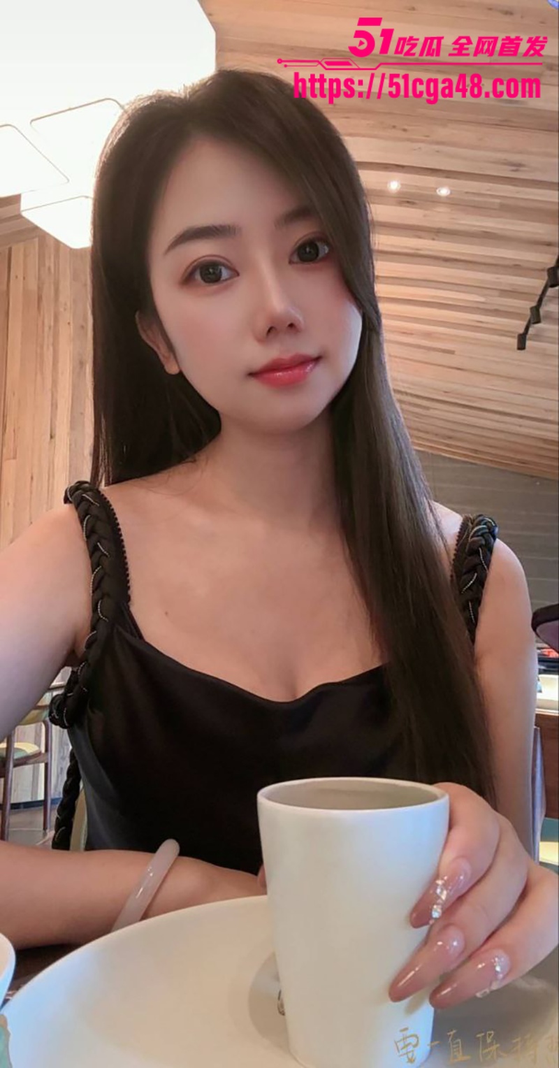 快手良家少妇 苹果 深夜寂寞得不到性爱的滋润 只能网上裸聊寻求心里刺激 结果还惨遭录屏流出！ - 51吃瓜网-51吃瓜网