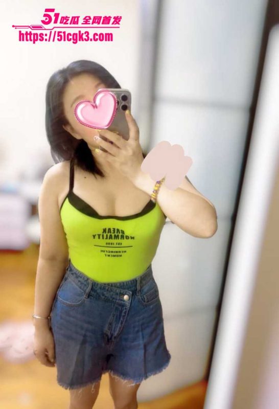 上海淫妻大神 bluerobbit 约炮视频流出 美乳翘臀的28岁高学历小少妇 被炮友花式爆操 拍下大量淫照！-51吃瓜网
