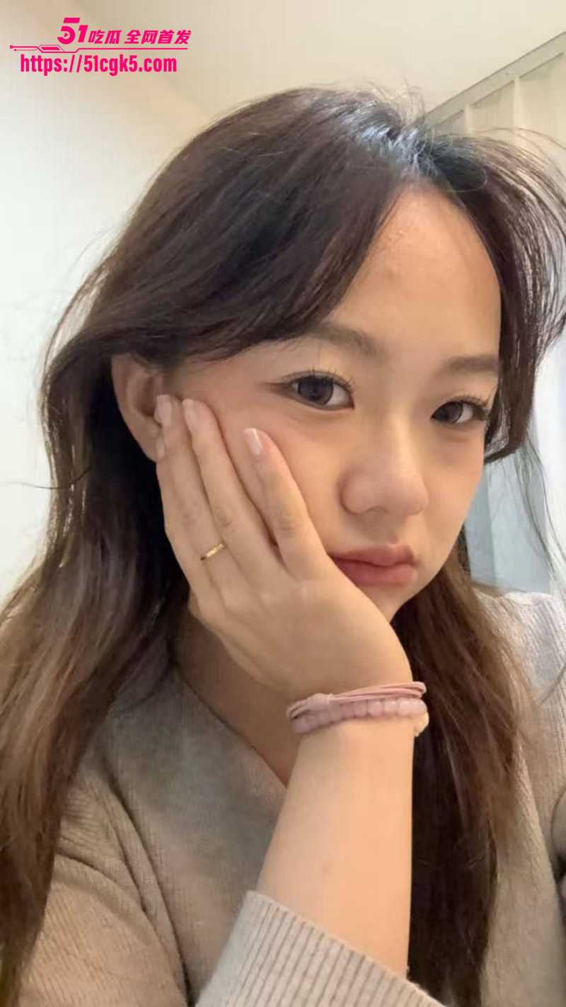 河南郑州女大学生 刘彤彤 私密做爱视频竟遭曝光 口交技术令人欲罢不能 反差感十足！ - 51吃瓜网-51吃瓜网