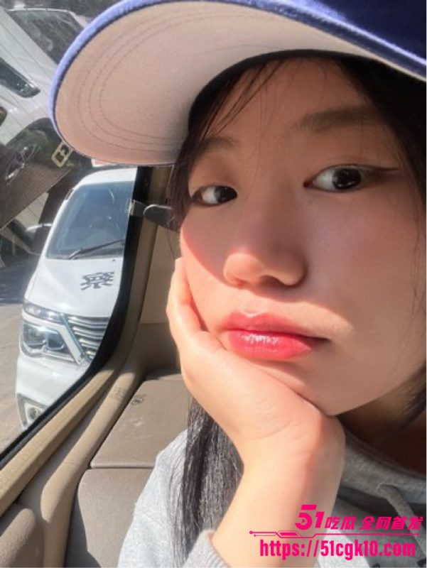 顶级尤物 momocats 第二弹来袭 反差眼镜妹晚上化身骚母狗 跪舔金主被操到淫水狂喷！-51吃瓜网