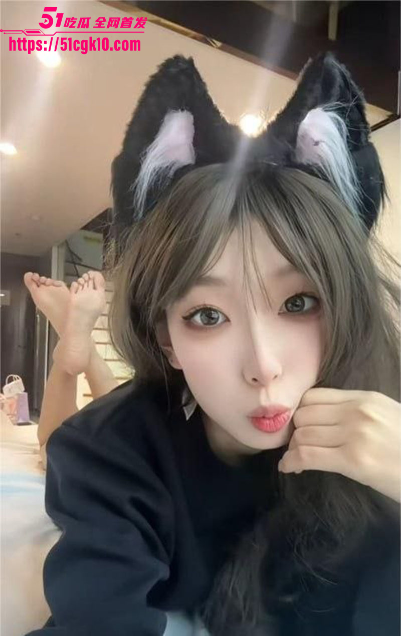 极品网红大学生 小水不哭 定制私拍流出 反差眼镜妹露脸自慰 各种丝袜诱惑足交 彻底沦为金主的精盆玩物！ - 51吃瓜网-51吃瓜网