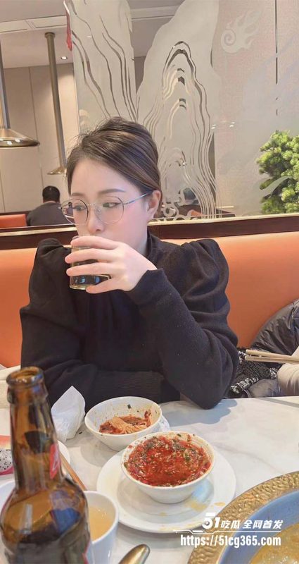 高颜值反差曝光 极品少妇和3个男的一起做爱4p被刮逼毛被强制内射 女人如虎胃口属实大-51吃瓜网