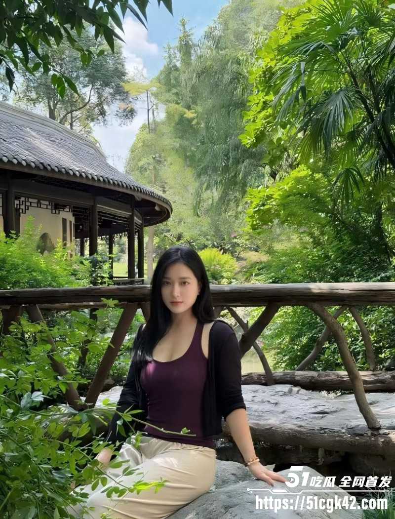乱伦大神 大胸嫂子会喷水 与嫂子打野炮激战正酣 突然有人过来 想邀请他一起操嫂子！ - 51吃瓜网-51吃瓜网