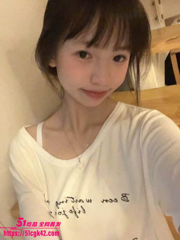 高颜值清纯学妹 徐思洁 约炮视频流出 三点粉嫩勾魂夺魄 做爱时为寻求刺激找人语音通话 简直骚到没边！-51吃瓜网