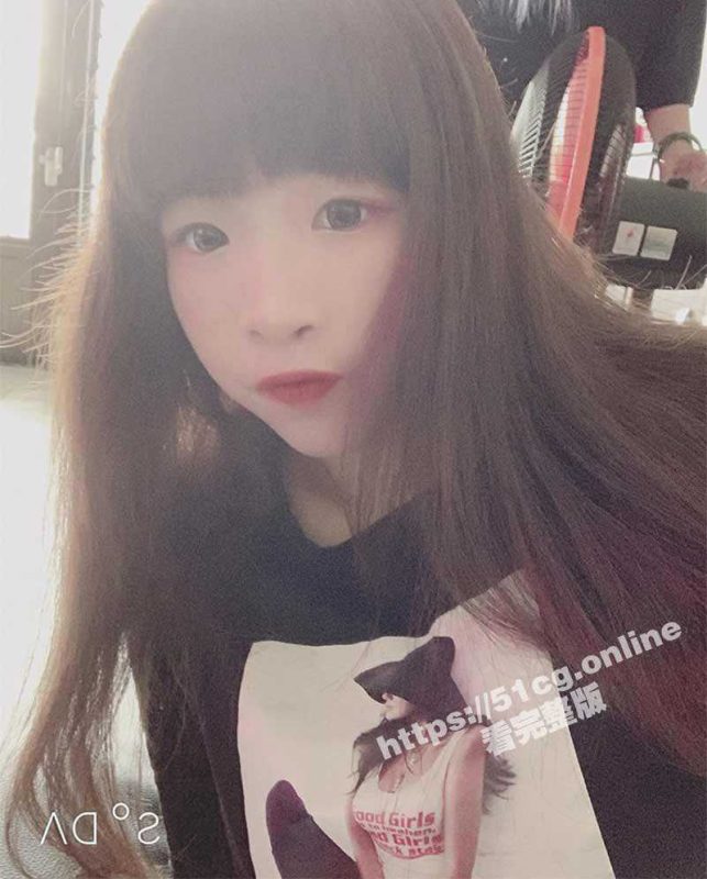 台湾高中傻妹传裸照给假经纪人 让大家看看私下淫荡的一面-51吃瓜网