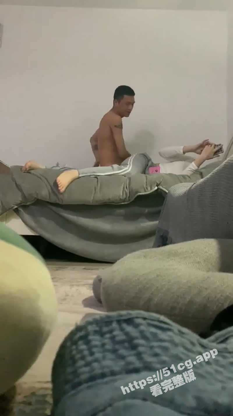 约炮大神！帅小伙露脸征服3位娇滴滴漂亮小姐姐 “咸的我不要咸的” 对白刺激 - 51吃瓜网-51吃瓜网