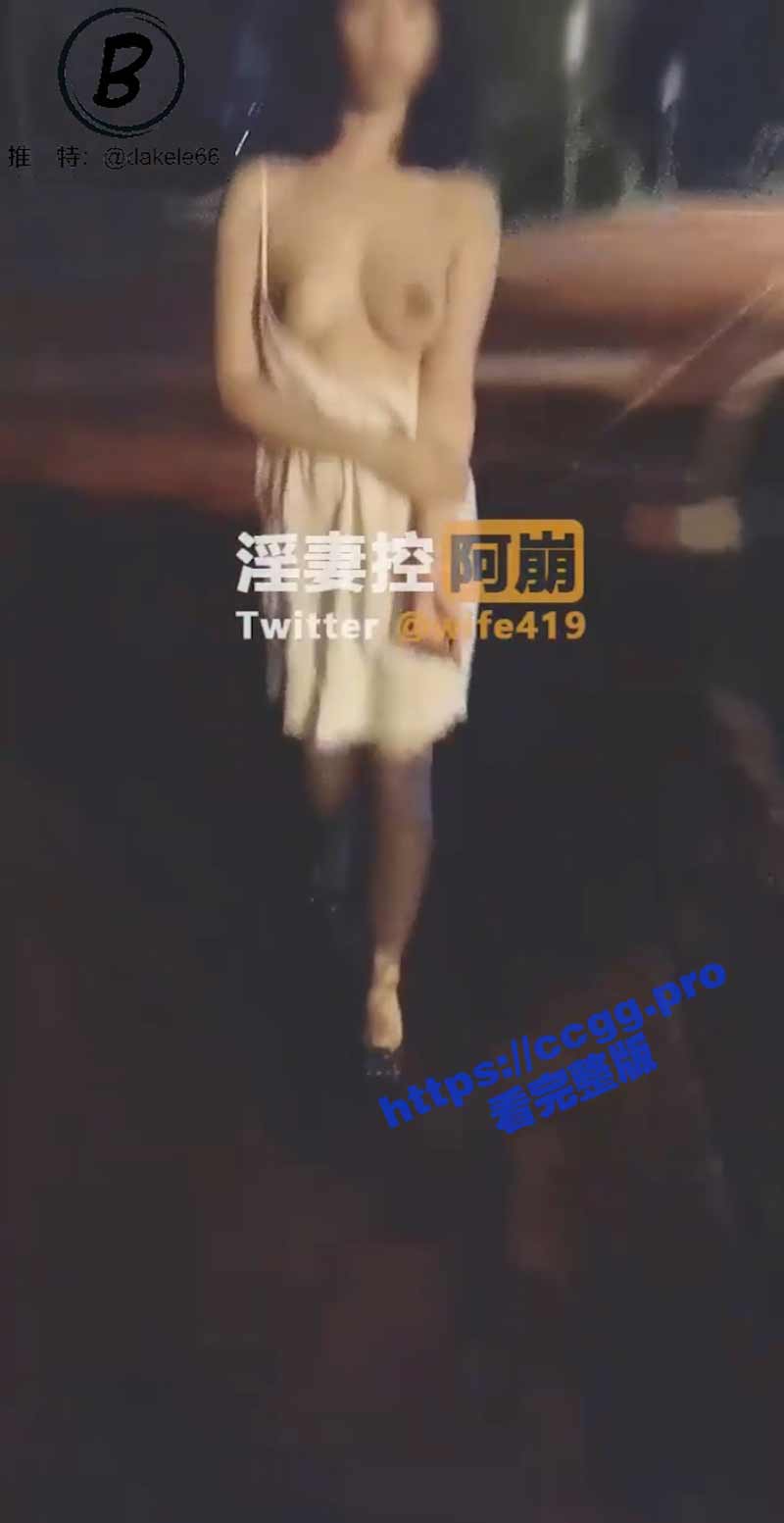 推特网红 淫妻阿崩 骚少妇户外露出 邀请单男群P 视频合集 - 51吃瓜网-51吃瓜网