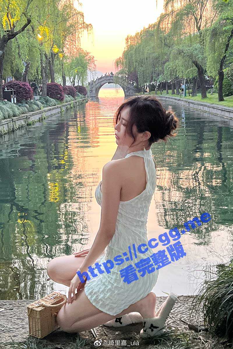 秀人网超人气女神『绮里嘉』剧情新作 酒吧捡到醉酒黑丝少妇 - 51吃瓜网-51吃瓜网