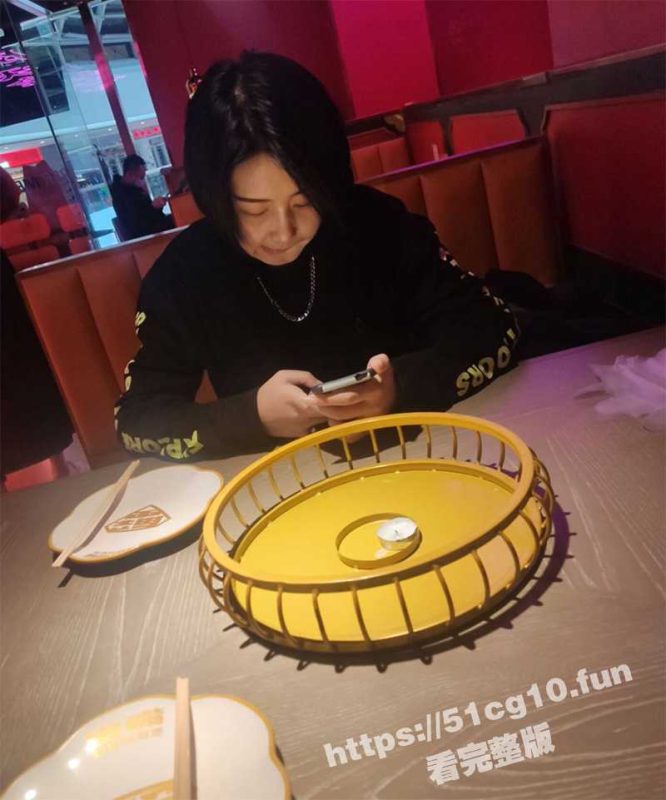 已婚少妇偷情成瘾！连云港开发的已婚少妇 跟老公吵架经常三四天不回家 外面野男人很多！-51吃瓜网