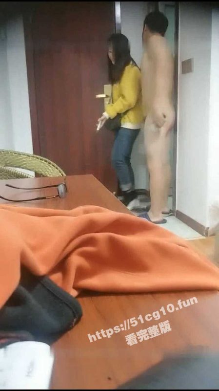 “你的鸡巴真的好大啊,我再换个套子” 性感援交美女被大屌男操的套子都破了 换个新的让他从后面干！-51吃瓜网