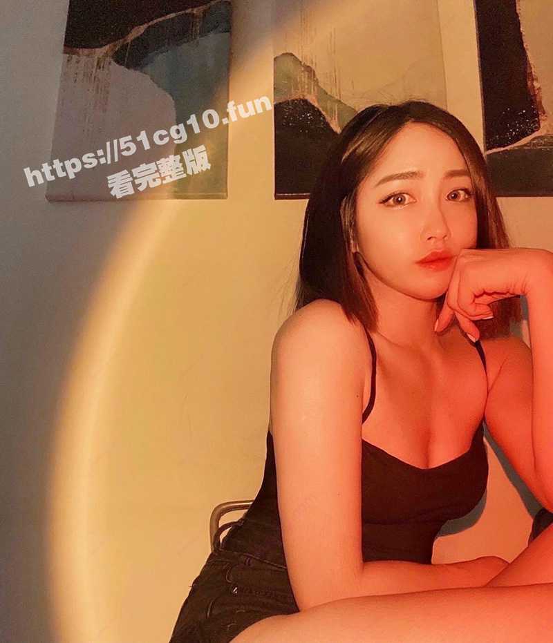 短发沙宣头气质干练眼镜美女不雅私拍泄漏 - 51吃瓜网-51吃瓜网